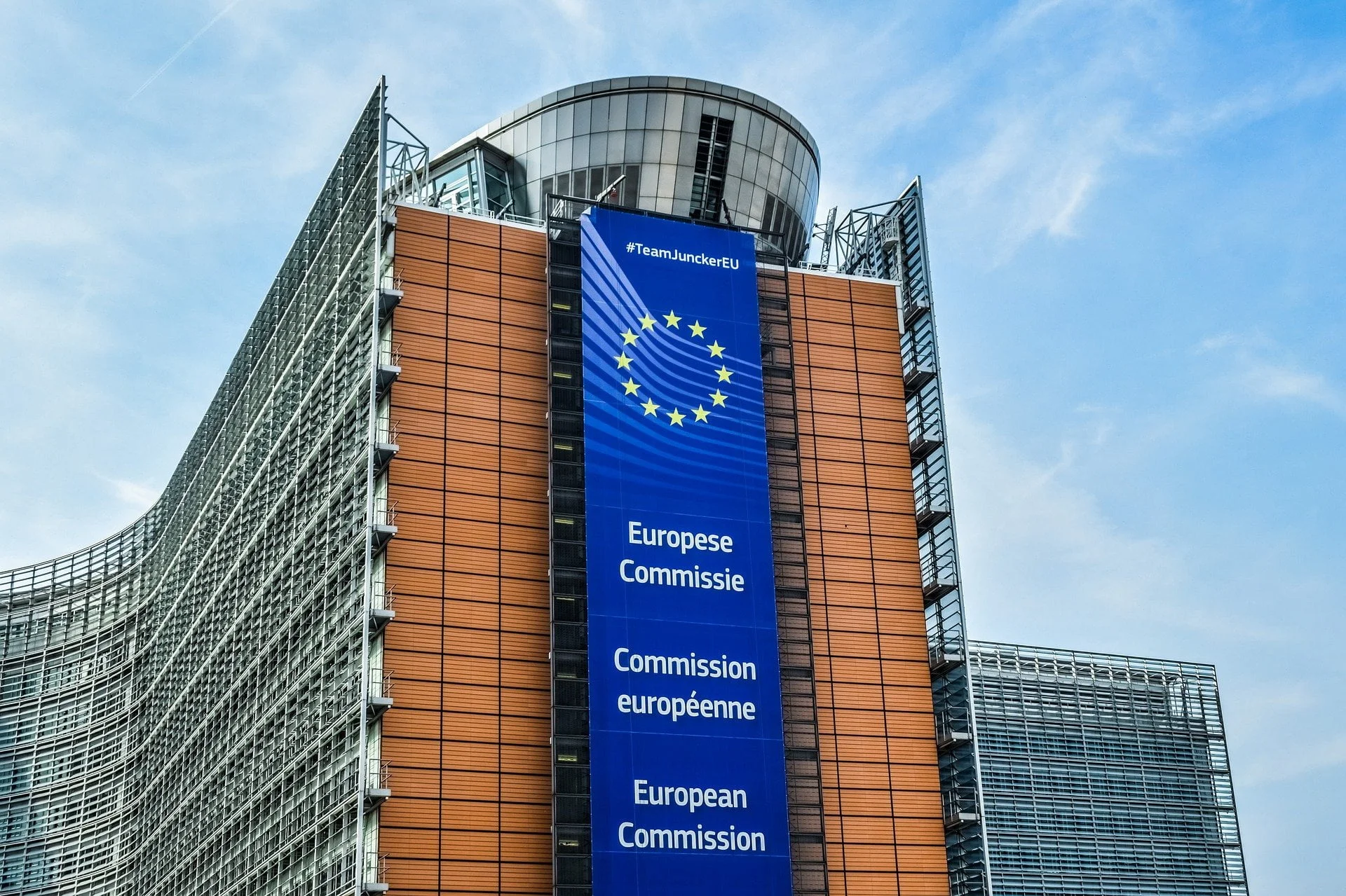 The EC published the new Standard Contractual Clauses (SCCs) - Lexing